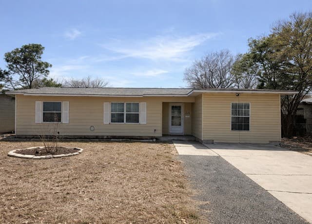 3-bedroom rental at 314 Basswood in San Antonio, TX — photo 1