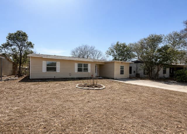 3-bedroom rental at 314 Basswood in San Antonio, TX — photo 2