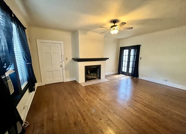 1-bedroom rental at 424 E Ashby Pl Unit 1 in San Antonio TX