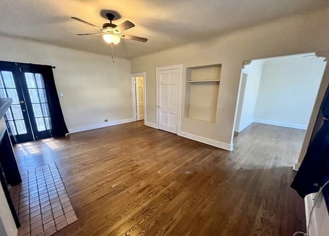 1-bedroom rental at 424 E Ashby Pl Unit 1 in San Antonio, TX — photo 3