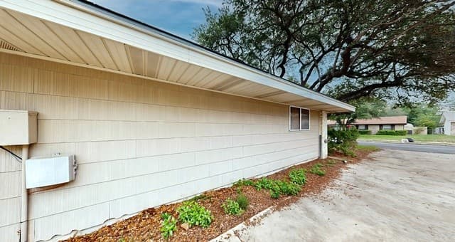 3-bedroom rental at 5058 Galahad Dr in San Antonio, TX — photo 3