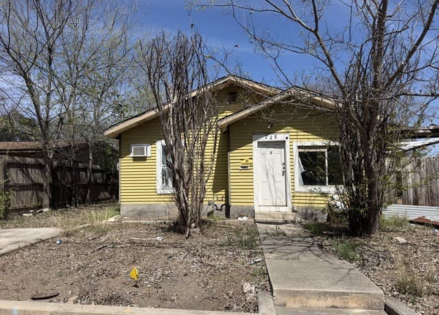 2-bedroom rental at 225 Joy Street in San Antonio, TX — photo 1