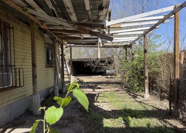 2-bedroom rental at 225 Joy Street in San Antonio, TX — photo 4