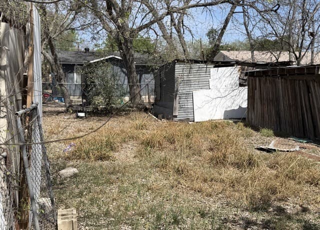 2-bedroom rental at 225 Joy Street in San Antonio, TX — photo 5