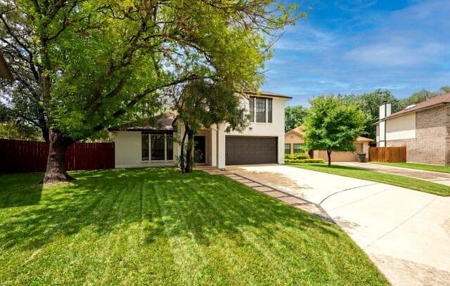 3-bedroom rental at 9219 Big Bethel Dr in San Antonio, TX — photo 2