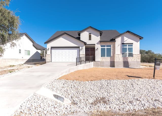 3-bedroom rental at 101 Daniel Jackson in Blanco, TX — photo 1