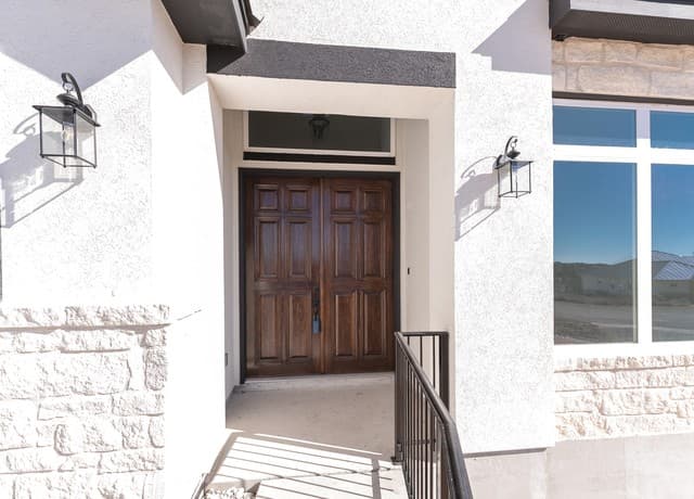 3-bedroom rental at 101 Daniel Jackson in Blanco, TX — photo 2