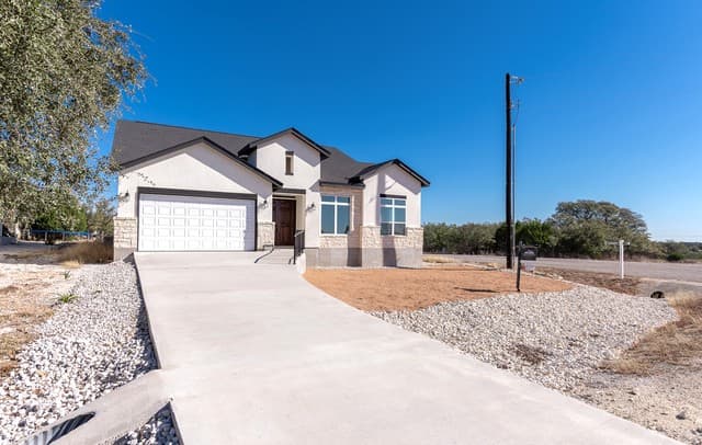3-bedroom rental at 101 Daniel Jackson in Blanco, TX — photo 3