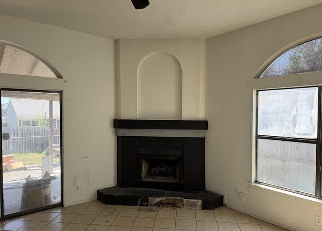 3-bedroom rental at 4146 Sunrise Point Dr in San Antonio, TX — photo 3