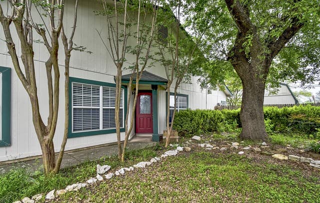 4-bedroom rental at 17111 Ivy Grn in San Antonio, TX — photo 4