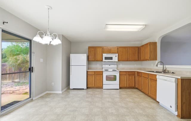 3-bedroom rental at 430 Bridle Rdg in San Antonio, TX — photo 2