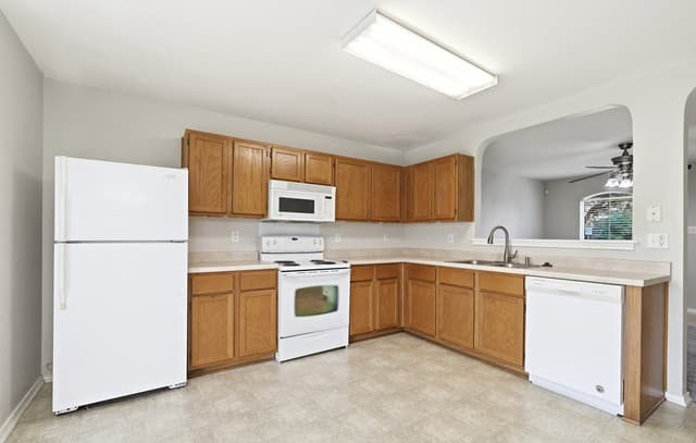 3-bedroom rental at 430 Bridle Rdg in San Antonio, TX — photo 3