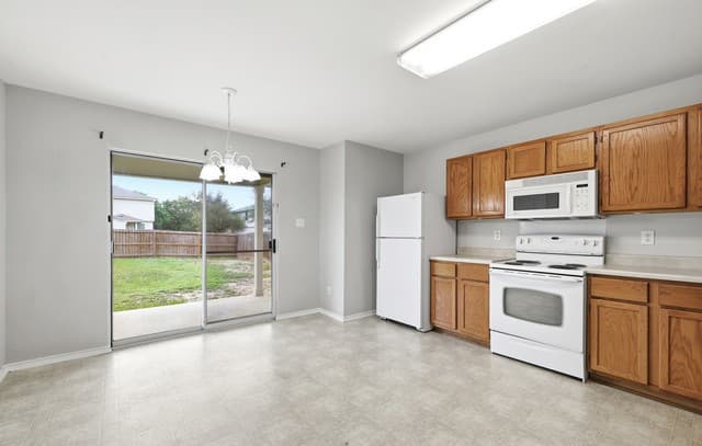 3-bedroom rental at 430 Bridle Rdg in San Antonio, TX — photo 5