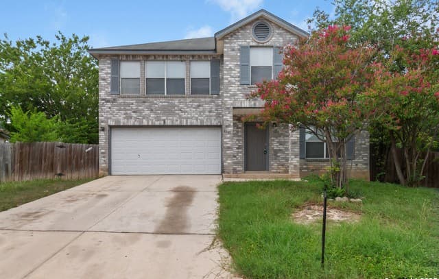 3-bedroom rental at 8310 Border Ridge Dr in San Antonio, TX — photo 2