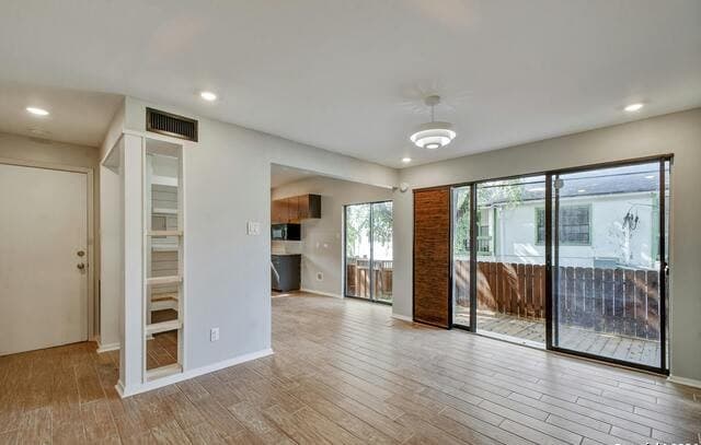 2-bedroom rental at 143 1 /2 Terrell Rd in San Antonio, TX — photo 2