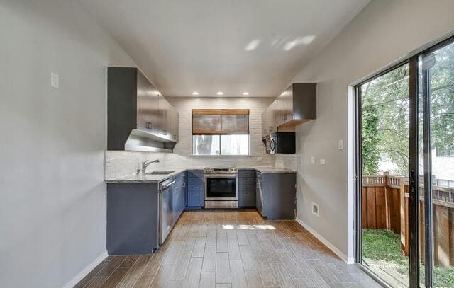 2-bedroom rental at 143 1 /2 Terrell Rd in San Antonio, TX — photo 3