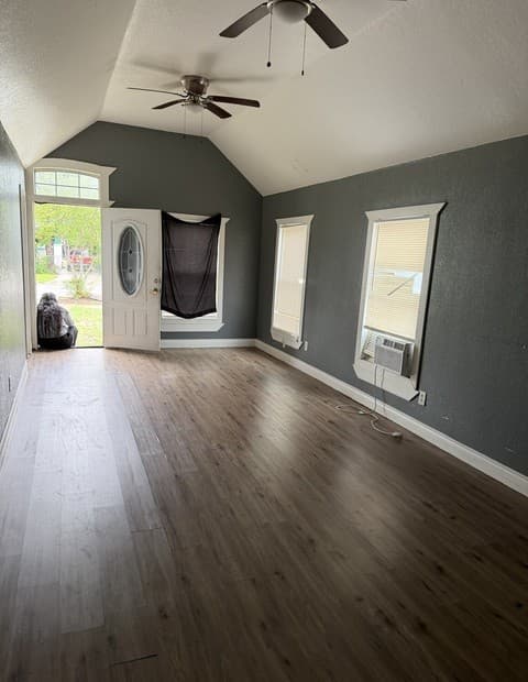 3-bedroom rental at 910 Lamar St in San Antonio, TX — photo 5
