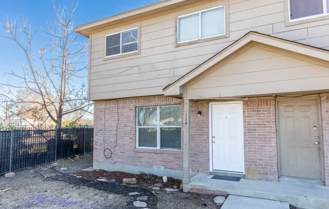 rental at 114 - 116 Garner Street in San Antonio, TX — photo 2