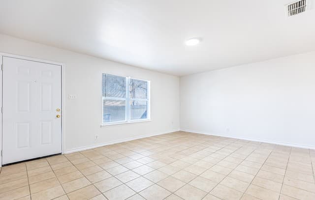 rental at 114 - 116 Garner Street in San Antonio, TX — photo 5