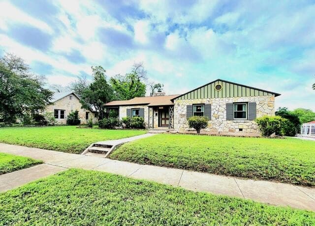 3-bedroom rental at 1532 Hicks Ave in San Antonio, TX — photo 1