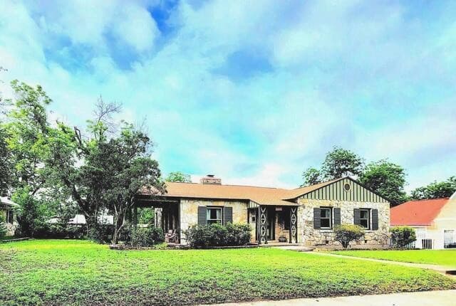 3-bedroom rental at 1532 Hicks Ave in San Antonio, TX — photo 2