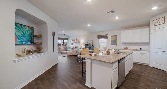 4-bedroom rental at 4906 Forward Swing in San Antonio, TX — photo 2