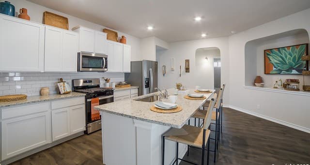 4-bedroom rental at 4906 Forward Swing in San Antonio, TX — photo 4