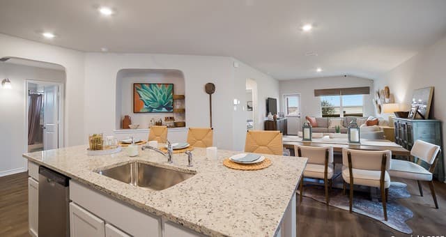 4-bedroom rental at 4906 Forward Swing in San Antonio, TX — photo 5