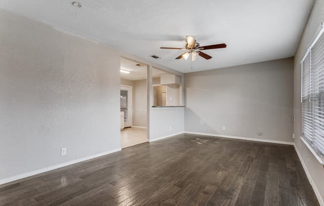 3-bedroom rental at 434 Olney Dr in San Antonio, TX — photo 3