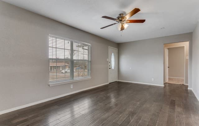 3-bedroom rental at 434 Olney Dr in San Antonio, TX — photo 4