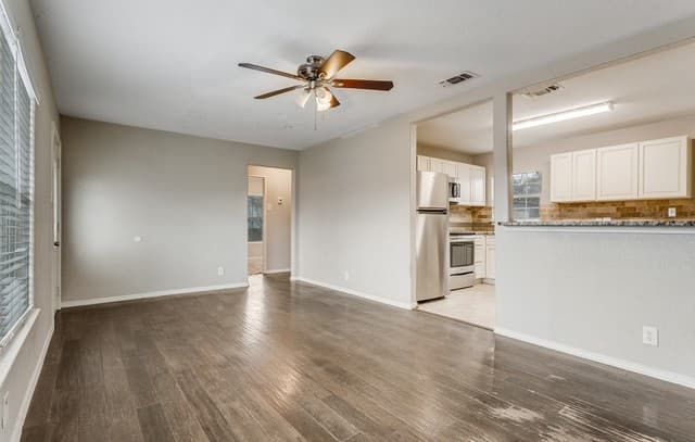 3-bedroom rental at 434 Olney Dr in San Antonio, TX — photo 5