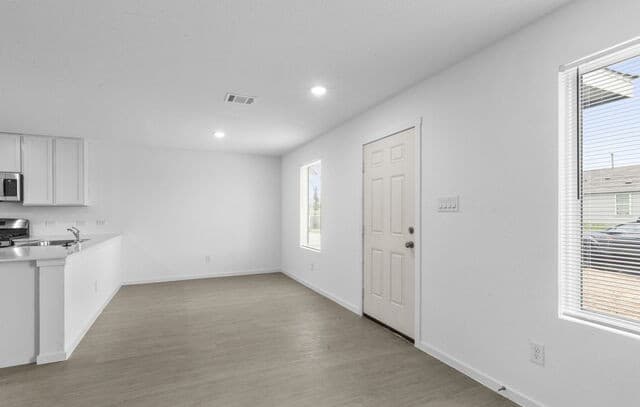 4-bedroom rental at 12903 Kathleen St in St Hedwig, TX — photo 4
