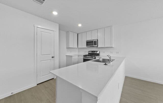 4-bedroom rental at 12903 Kathleen St in St Hedwig, TX — photo 5