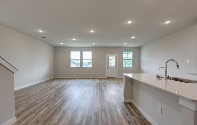5-bedroom rental at 10503 Eddleman Cove in San Antonio, TX — photo 3