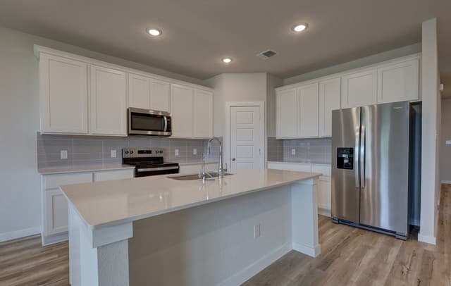 5-bedroom rental at 10503 Eddleman Cove in San Antonio, TX — photo 5