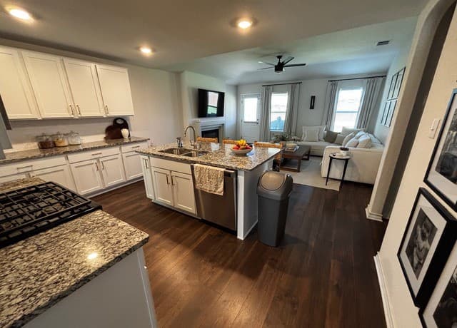 5-bedroom rental at 9607 Salers Spgs in San Antonio, TX — photo 1