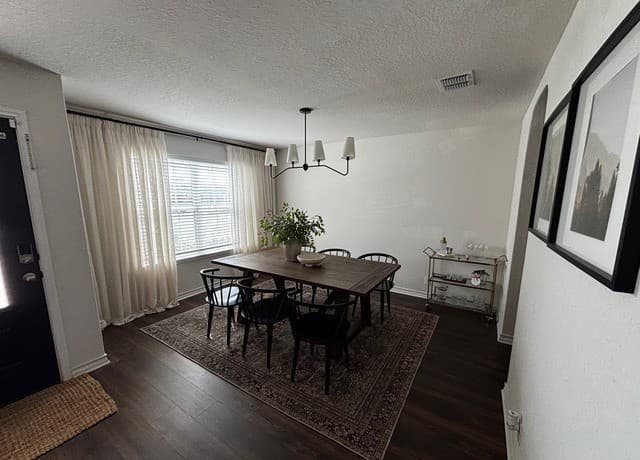 5-bedroom rental at 9607 Salers Spgs in San Antonio, TX — photo 2
