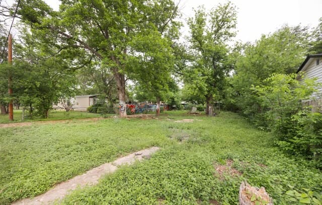rental at 607 15th in Hondo, TX — photo 2