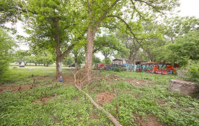 rental at 607 15th in Hondo, TX — photo 5