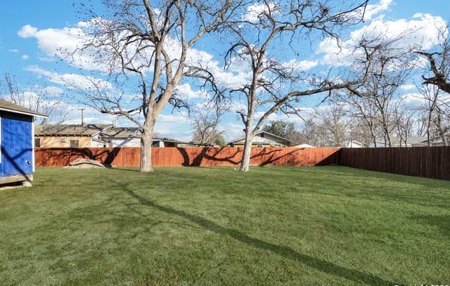 4-bedroom rental at 1112 Gladstone in San Antonio, TX — photo 2