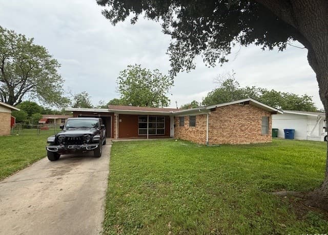 3-bedroom rental at 4519 Creekmoor Dr in San Antonio, TX — photo 2