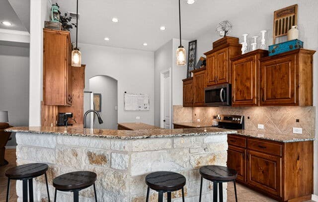 4-bedroom rental at 15512 Albrecht Ln in Selma, TX — photo 5
