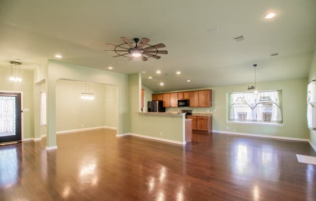 3-bedroom rental at 1210 Mineral Hls in San Antonio, TX — photo 5