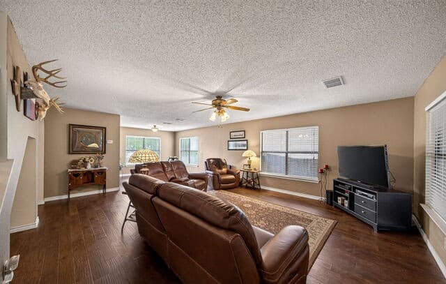 4-bedroom rental at 3308 Baldwin Park in Schertz, TX — photo 3