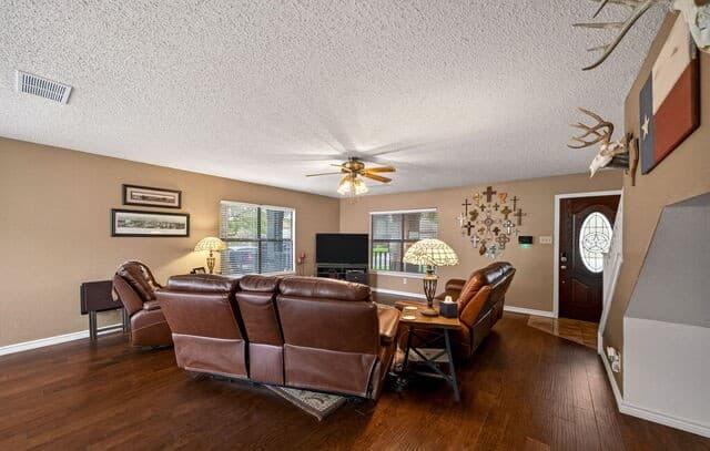 4-bedroom rental at 3308 Baldwin Park in Schertz, TX — photo 4