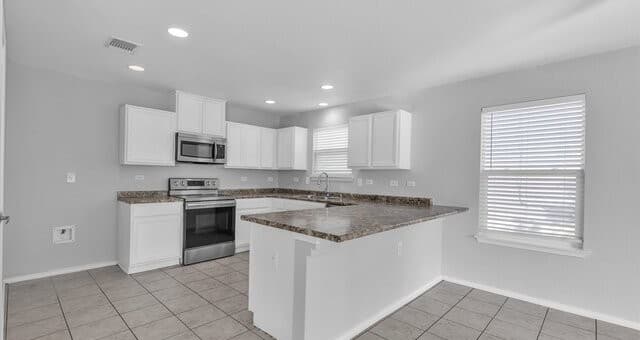 4-bedroom rental at 7435 Primrose Post in San Antonio, TX — photo 2