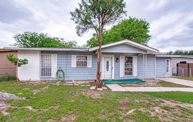 3-bedroom rental at 7070 Greenberry Dr in San Antonio, TX — photo 1