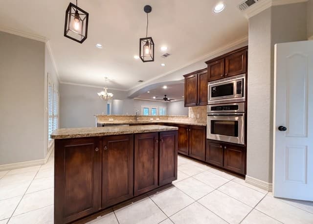 3-bedroom rental at 1114 Slumber Pass in San Antonio, TX — photo 2
