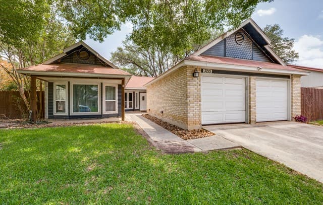 3-bedroom rental at 3215 Morning Crk in San Antonio, TX — photo 2