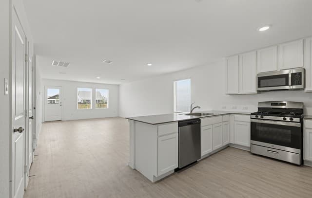 4-bedroom rental at 116 Bens Bluff in Fredericksburg, TX — photo 4